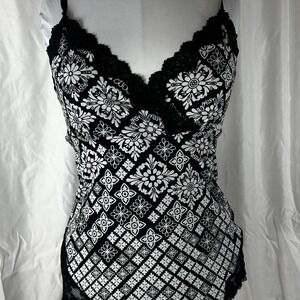 ✨ White House Black Market Lace Trim Cami Top